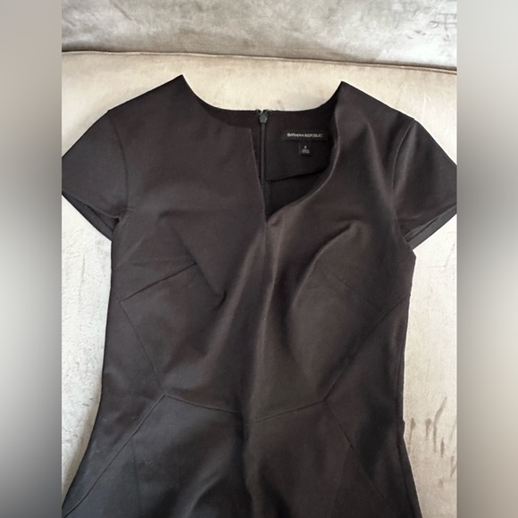 Banana republic little black sheath dress with cap sleeves, size 2 - Picture 4 of 12